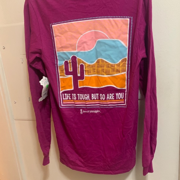 Love and pineapples shirt - Picture 5 of 5